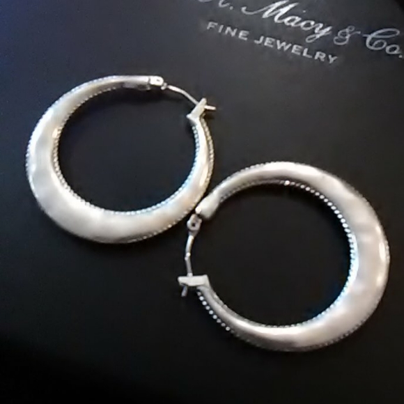 Vintage hammer Silver Hoop Earrings - Picture 3 of 3